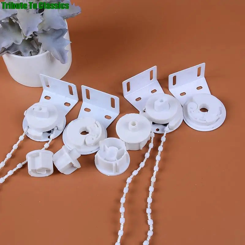 accessoires rideau blanc modernes intégrés stores enrouleurs chaînes disques centraux œilletsDecorationIntérieur