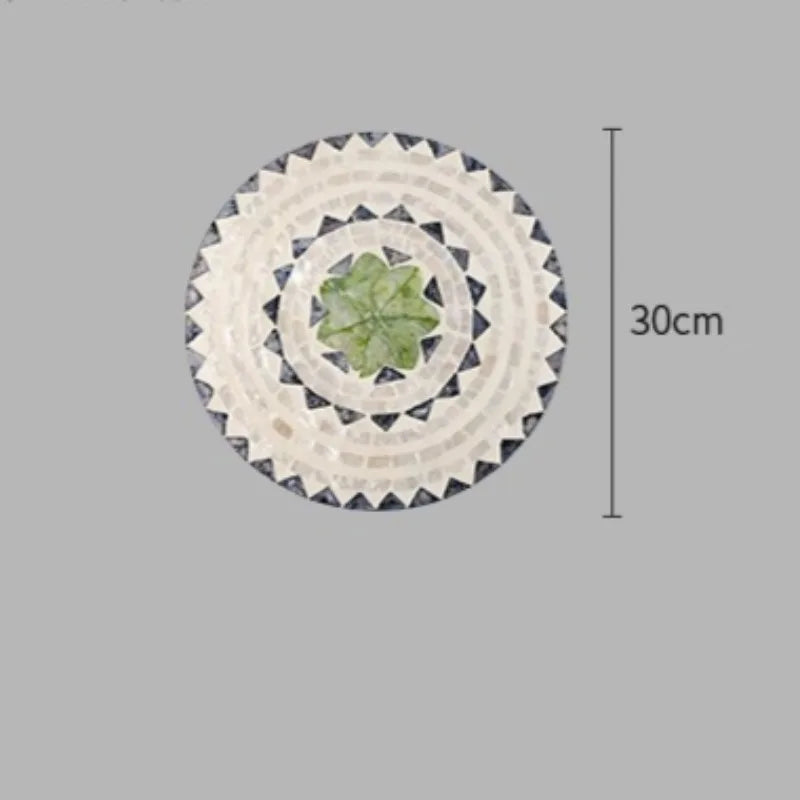 assiettes rondes mosaïque moderne blanc gris verte décoration table haut gamme motifs géométriques