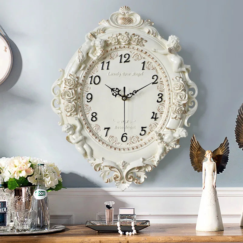 horloge murale baroque motif floral angelique blanc salon decoration aiguille quartz résine unique