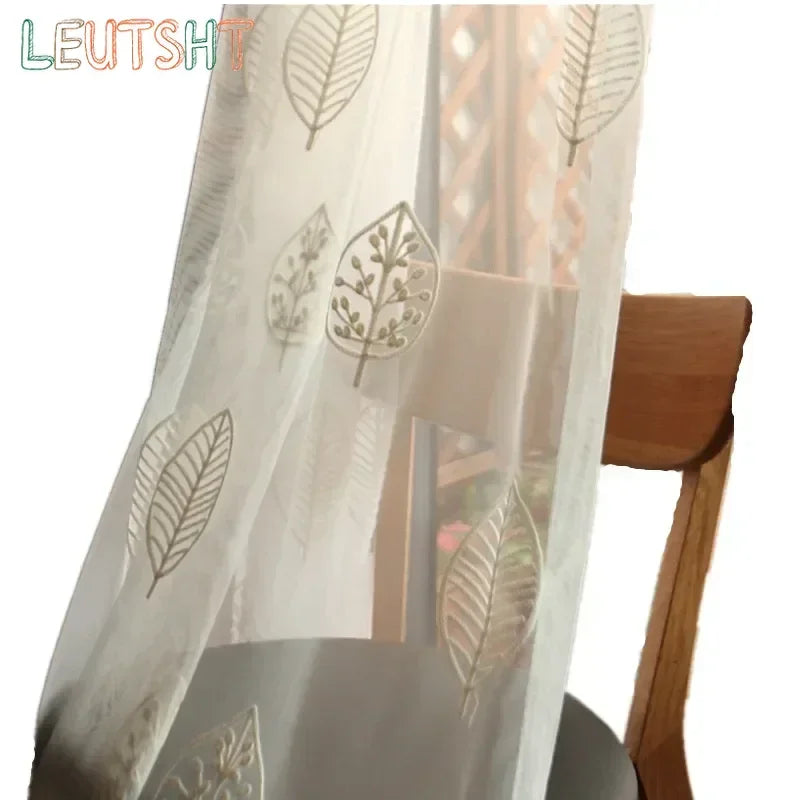 rideau tulle transparent blanc beige motif feuilles stylisées moderne salon chambre fenêtre maison