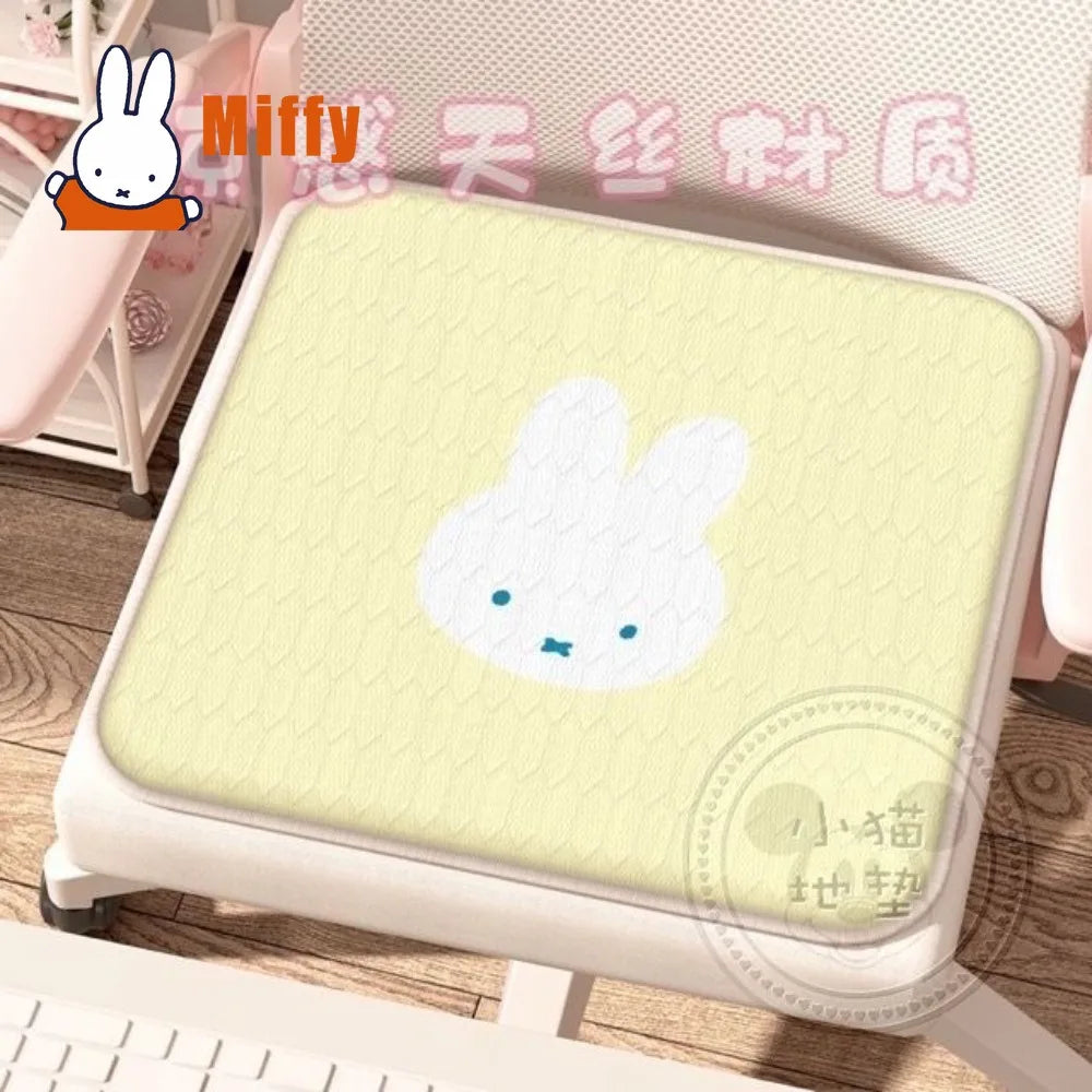 coussin chaise miffy rose jaune bleu vert motif lapin texture moderne