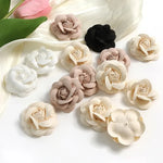 décoration intérieure artificielle roses soie détaillées blanc beige rose pâle noir opaques