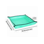 tapis pliable protection plantes utilitaire jardinage vert turquoise outils terreau pots feuilles rouges
