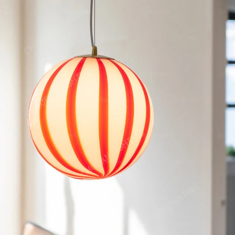 Suspension lumineuse moderne rayées horizontales blanc rouge verte pince dorée chambre salon étude