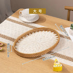 assiettes rotin motif floral moderne rustique fruits gâteau pain fourchette verre blanc intérieur