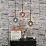 suspension lumineuse moderne transparente bleu rose gris câble fixe