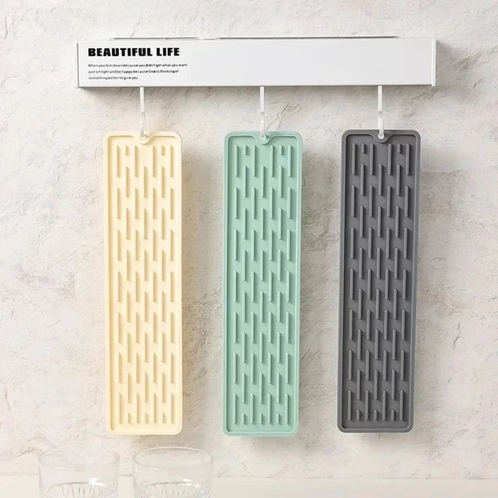 tapis vaisselle silicone anti dérapant moderne vert clair gris rayures horizontales durable clips