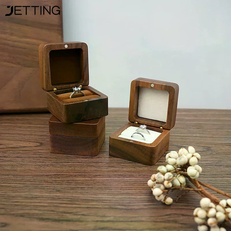 boîte bijoux bois foncé coussin blanc dorés bague rangement cadeau emballage organisation mariage minimalistestyle