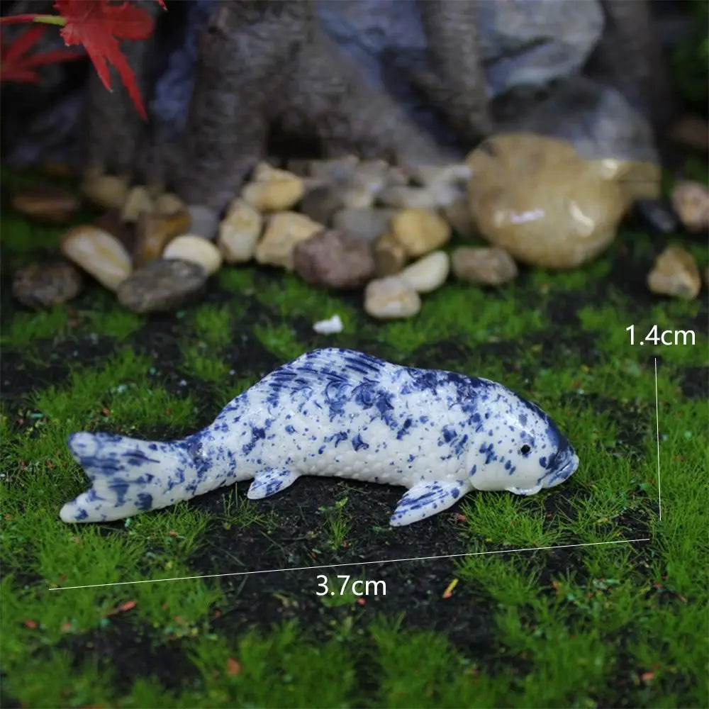 décoration intérieure poisson koi résine rouge blanc bleu points noirs réaliste maison