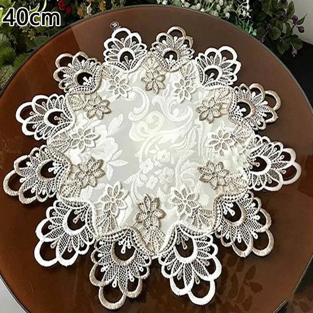 nappe dentelle motif floral table restaurant mariage extérieure imperméable semi transparent vintage romantique élégante