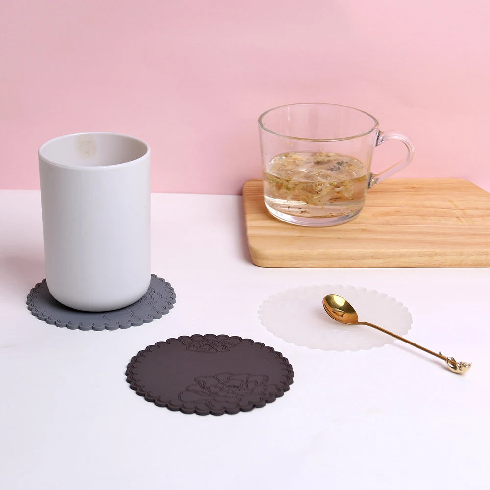coasters silicone motifs floraux bord dentelé gris blanc transparent décoration florale