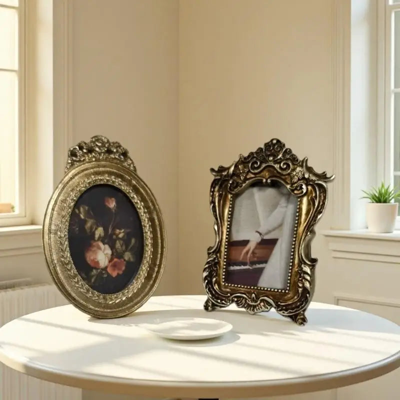 Cadre photo ornement doré fleurs noires baroque adulte unisexeOpaque fond noir image fleurie baroque