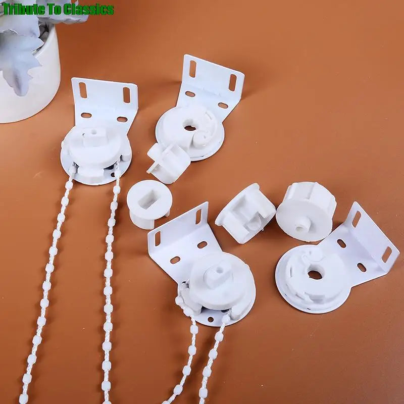 accessoires rideau blanc modernes intégrés stores enrouleurs chaînes disques centraux œilletsDecorationIntérieur