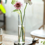 vase verre transparent moderne base bois fleurs artificielles inclusion chambre