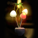 Veilleuse champignon dans une chambre d'enfant décorée
