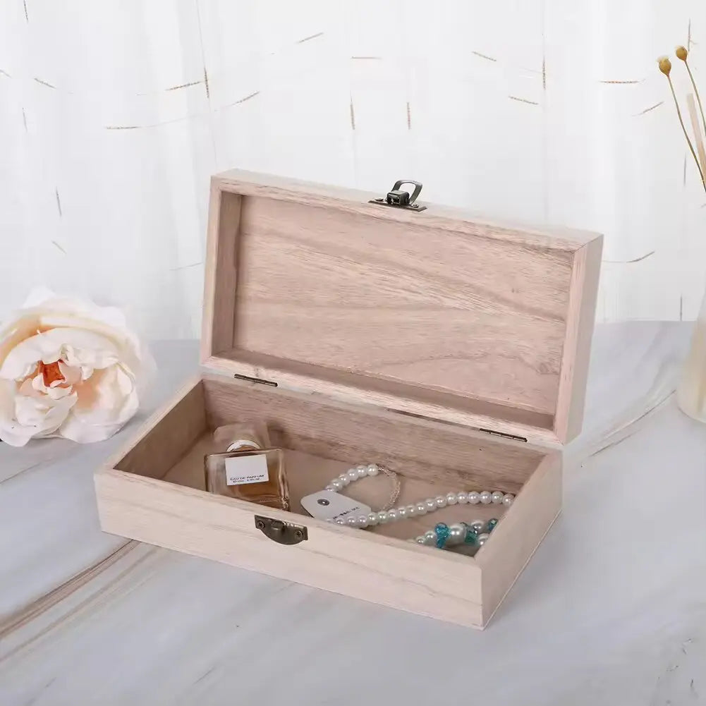boîte rangement bois clair bijoux organisation rustique loquet métallique décoration intérieure vintage pratique esthétique