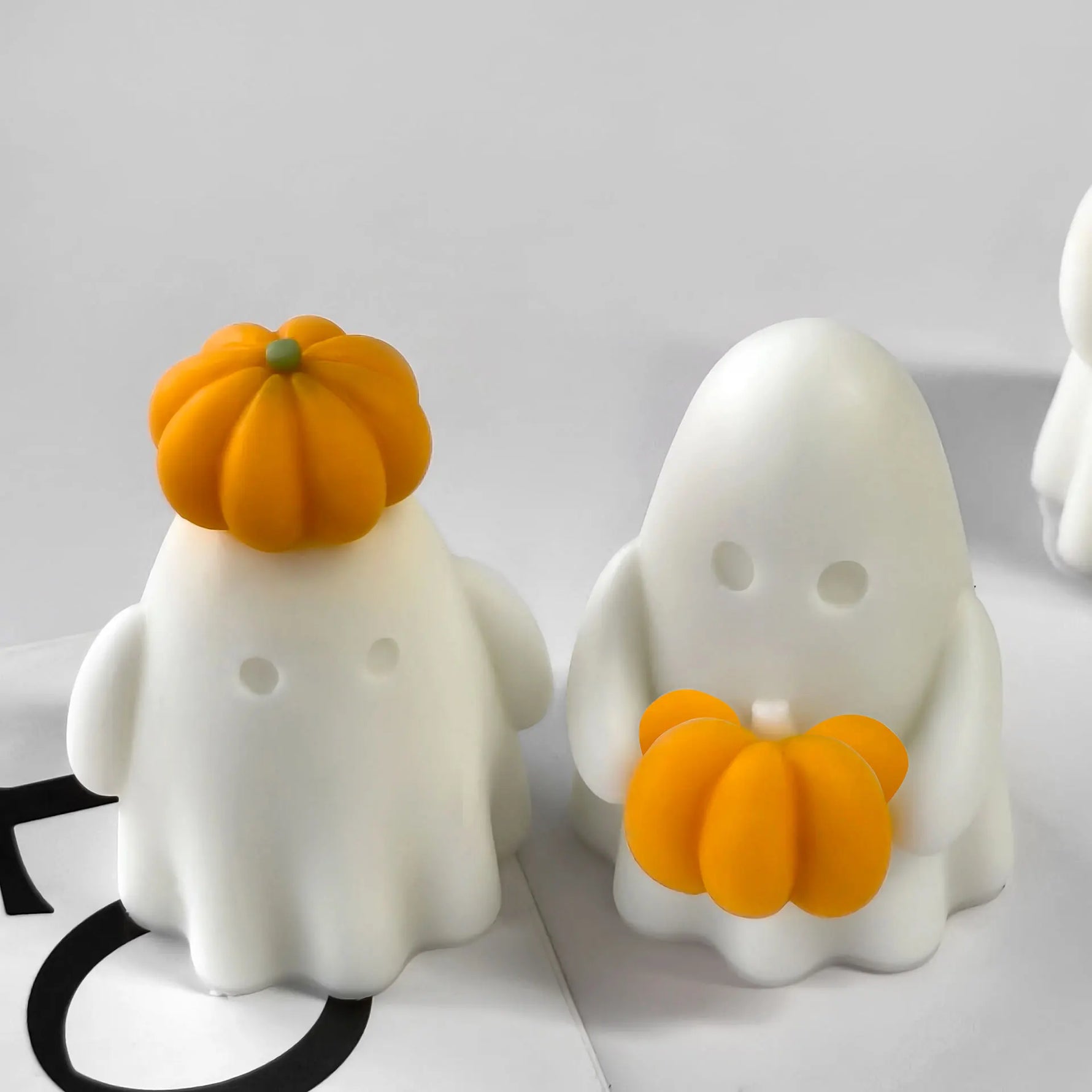Décoration intérieure Halloween avec bougies fantômes