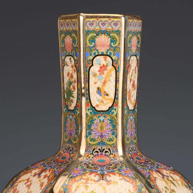 vase decoratif traditionnel porcelainne fleurs oiseaux motifs geometriques dorure couleurs vives deco intérieure