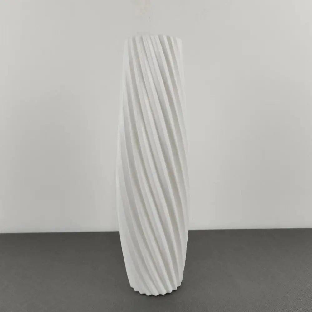 vases modernes plastique rayures diagonales blanc noir rouge vert gris
