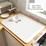 tapis cuisine silicone gris rayures ondulées moderne antidérapant assiettes cuillères verres bols