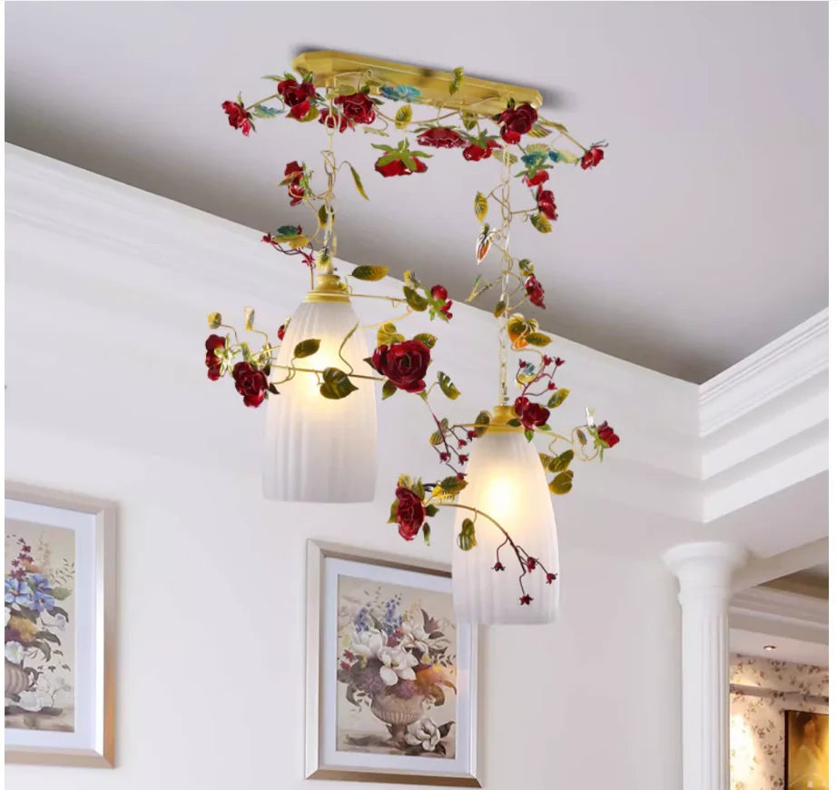 suspension lumineuse moderne fleurs artificielles abat jour mat blanc doré rouge vert
