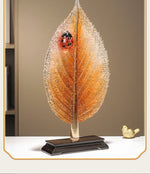 ornement résine feuille coccinelle verte rouge moderne sculpture semi translucide étagère salon decoration