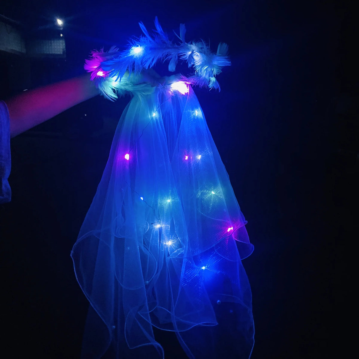 voile mariage lumineux blanc plumes élégant festif clips tulle lumière led 24h bridal shower