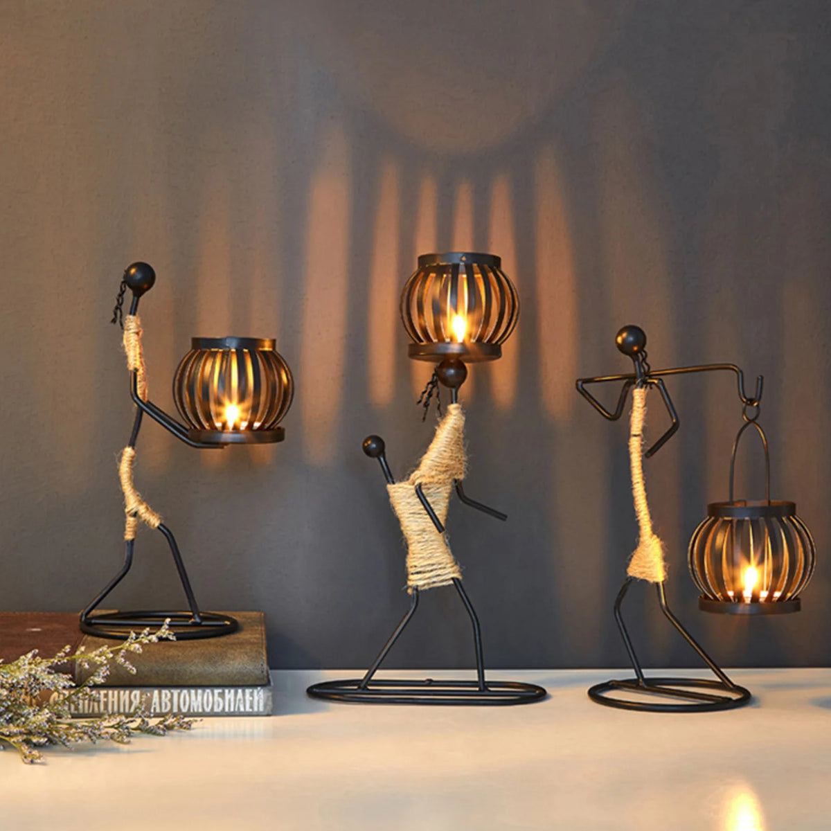 supports bougie métal artisanal figurines humaines couleurs vives mariage décoration intérieure moderne classique