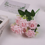 décoration intérieure bouquet artificiel roses soie classique blanc violet noir