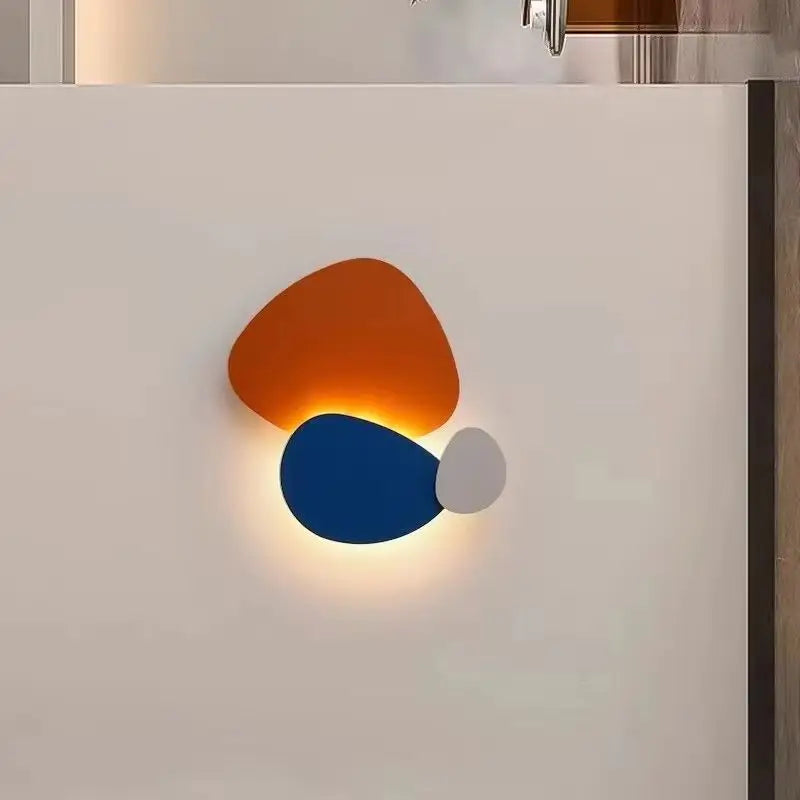 lampe murale moderne abstraite orange noir blanc violet fixée mur minimaliste