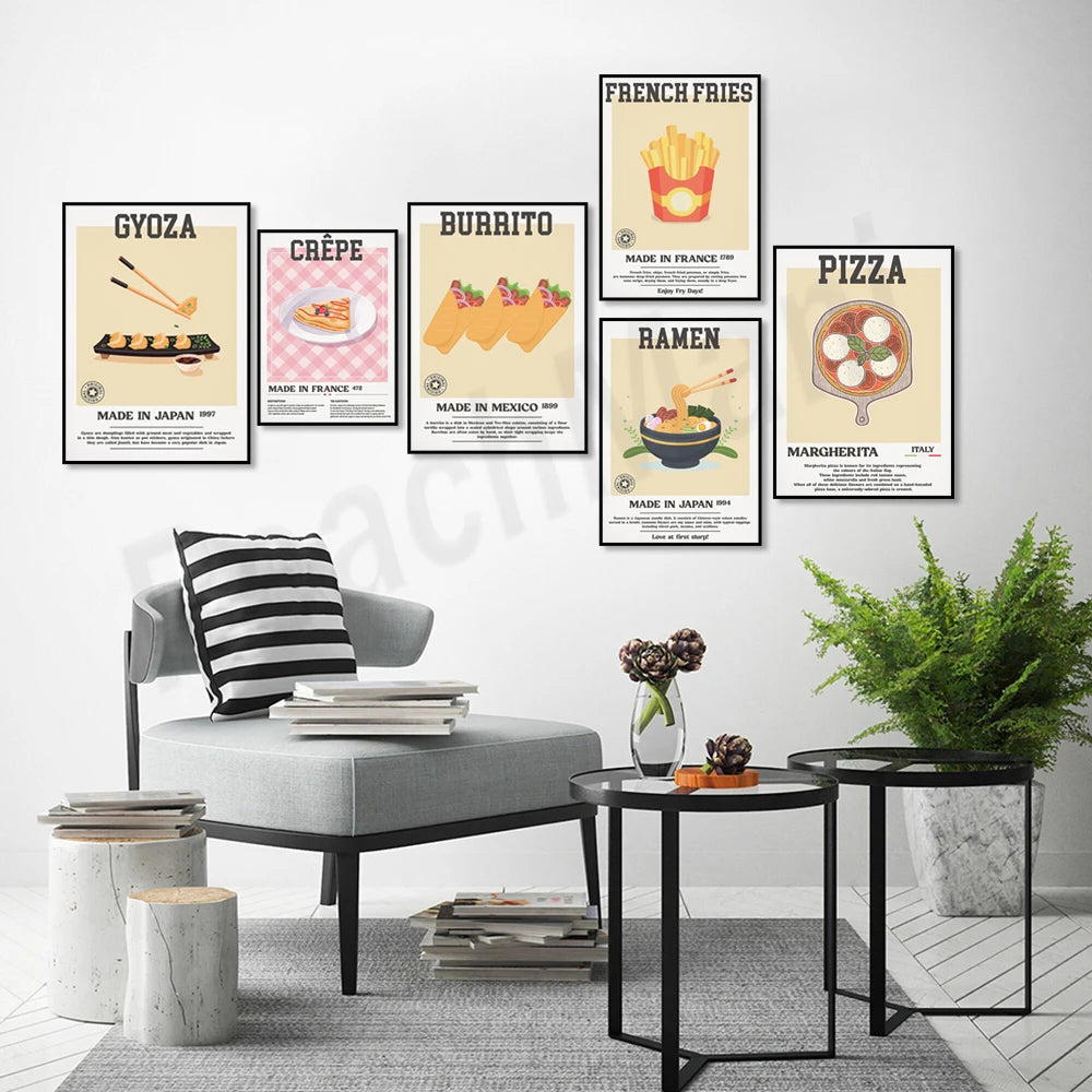 Cette composition murale présente une sélection d'affiches de style vintage mettant en valeur différents plats du monde, tels que le gyoza japonais, le crêpe français, le burrito mexicain, les frites françaises, le ramen japonais et la pizza italienne.