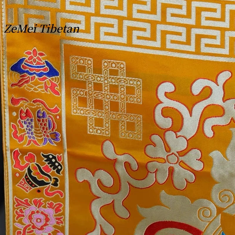 tapis tibétain brodé fleurs colorées symboles religieux ornementaux salle prière