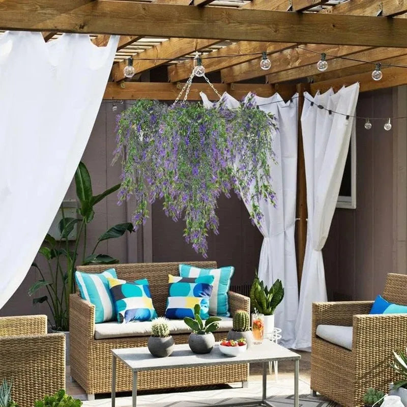guirlande artificielle fleurs violettes feuilles vertes moderne extérieure accrochée chaîne métallique décoration jardin mariage