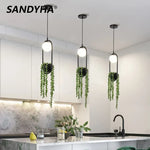 suspension végétale moderne plante artificielle lumière sphère lumineuse noir blanc vert minimaliste