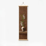 cadre mural suspendu paysage japonais fleurs blanches branches vertes oiseau noir texte chinois verte