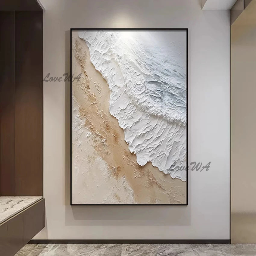 Peinture à l'huile abstraite blanche accrochée dans un salon moderne
