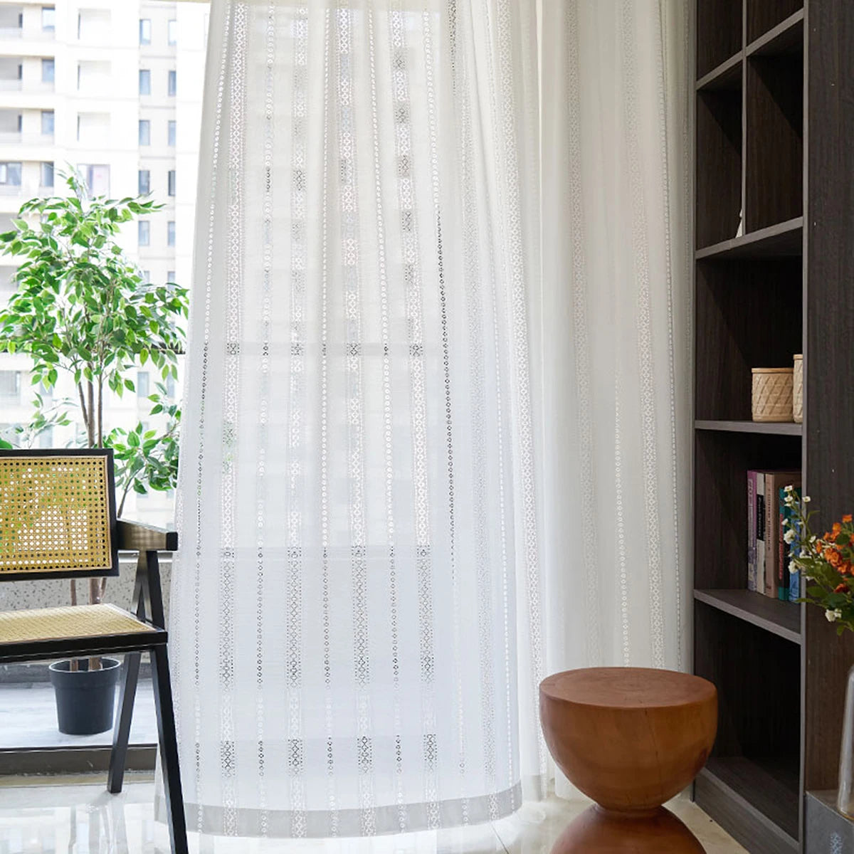 rideau blanc transparent classique élégant broderie fine polyester vertical rayures chambre salon