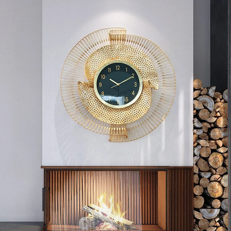 horloge murale moderne or motif géométrique contemporain fixation aluminium cuivre