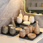 ensemble salle bain moderne tissage texture plateau savon brosse dents gobelet distributeur liquide beige