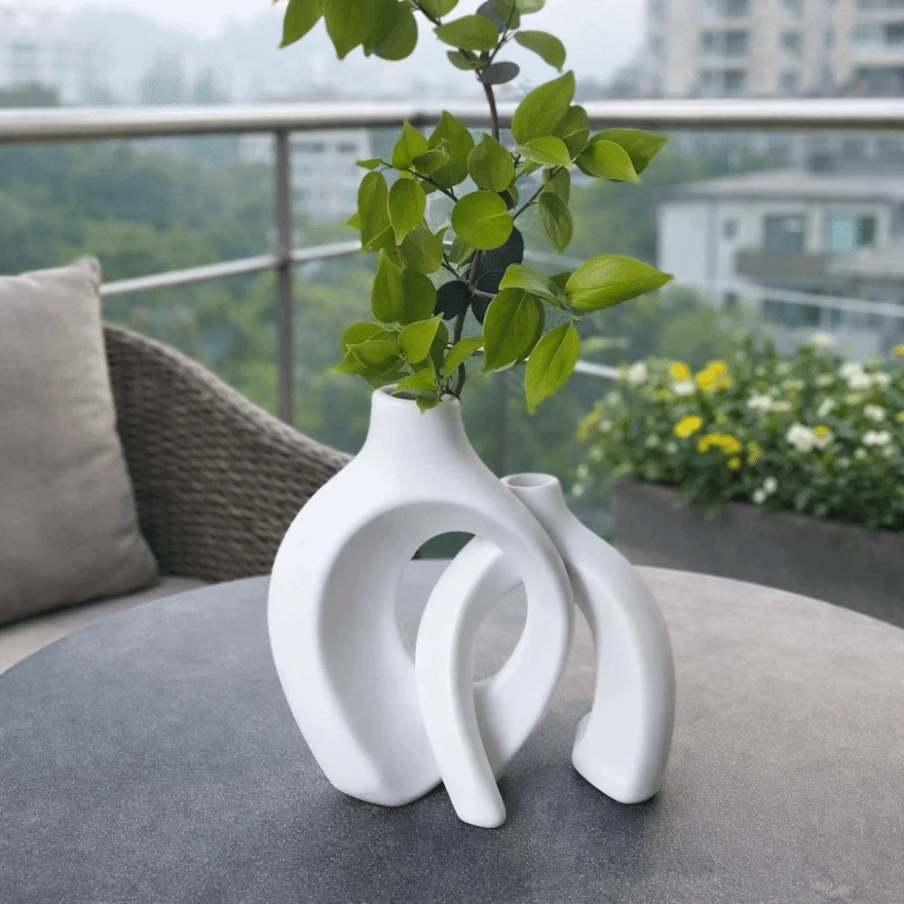 vases decoratifs blanc minimalistes modernes sculpturaux fleuris table tête lit