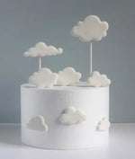 décoration gâteau anniversaire étoiles nuages lune sourire nuit bleu jaune rose