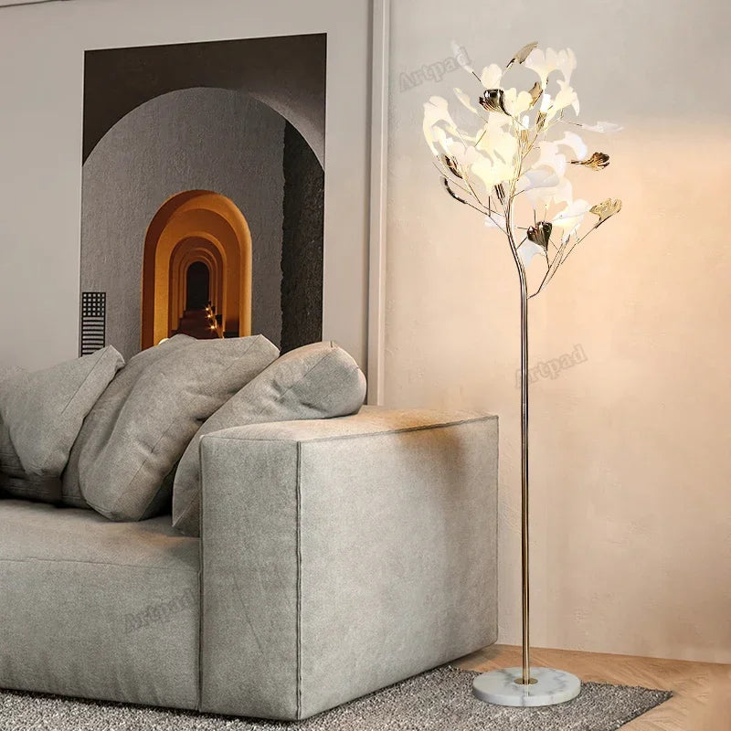 lampe poser or blanc contemporaine fleurs blanches branches dorées base ronde câble électrique sources