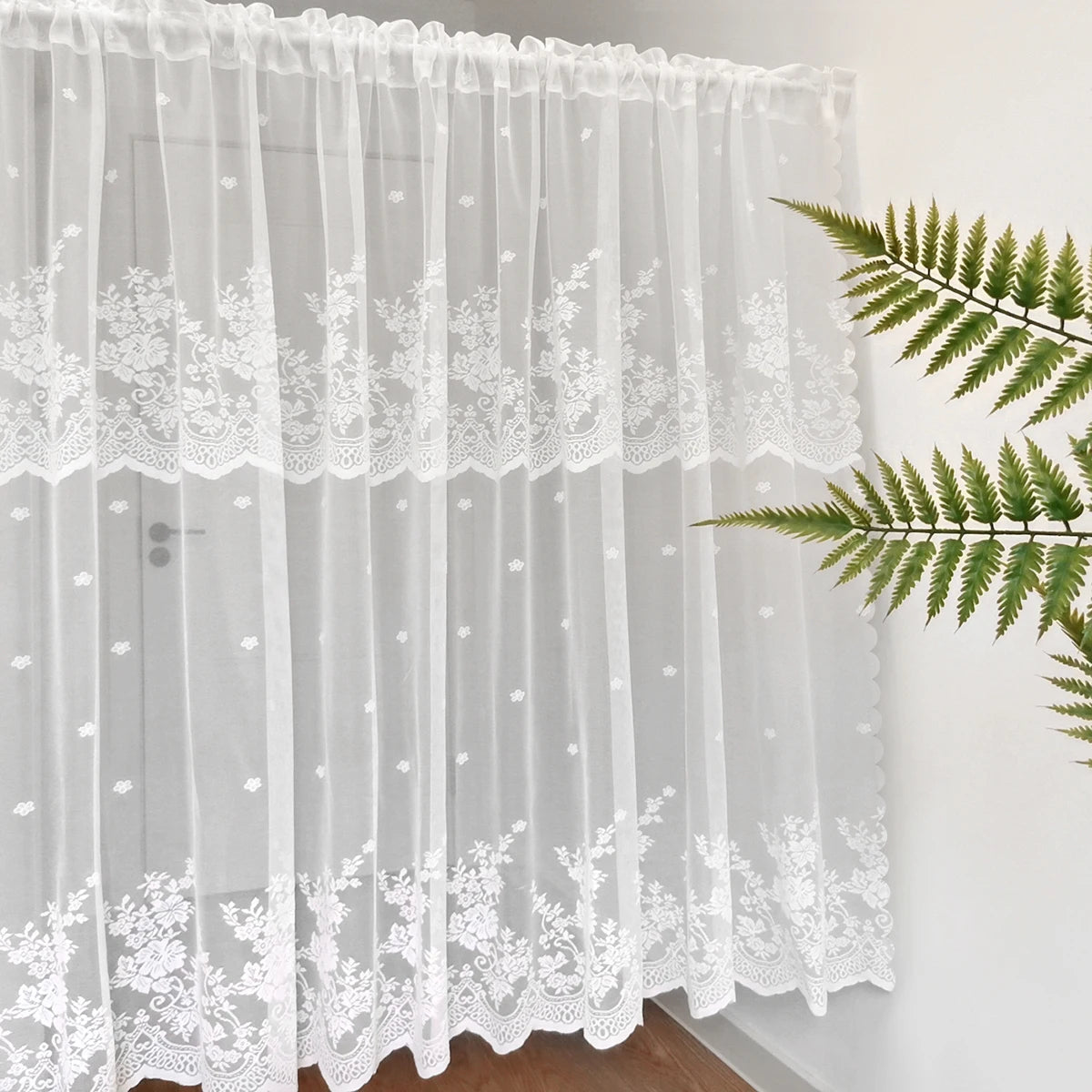 rideau fenêtre blanc dentelle florale motifs pointillés vintage décoratif cuisine chambre