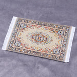 tapis ornements floraux motifs géométriques rouge beige bleu rose vert classique traditionnel miniature
