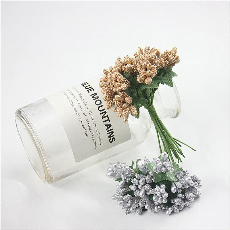décoration intérieure bouquets artificiels fleurs boutons modernes variées feuilles vertes