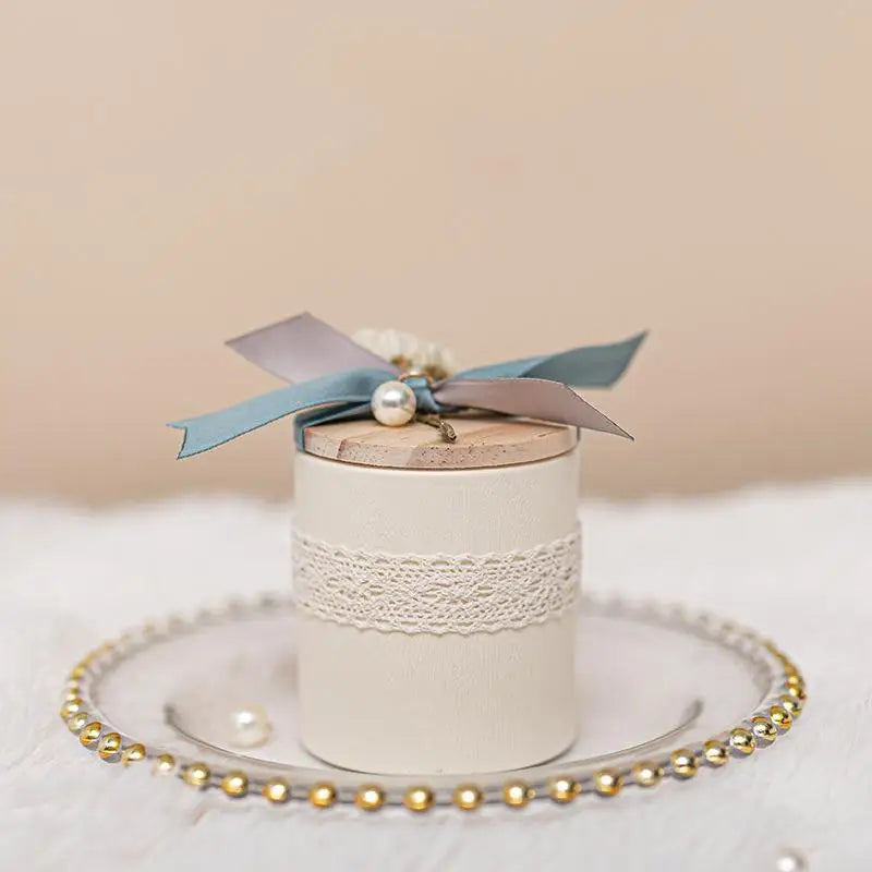 boîtes cadeaux mariage dentelle rubans satinés fleurs séchées nacrées élégantes romantiques blanc crème rose