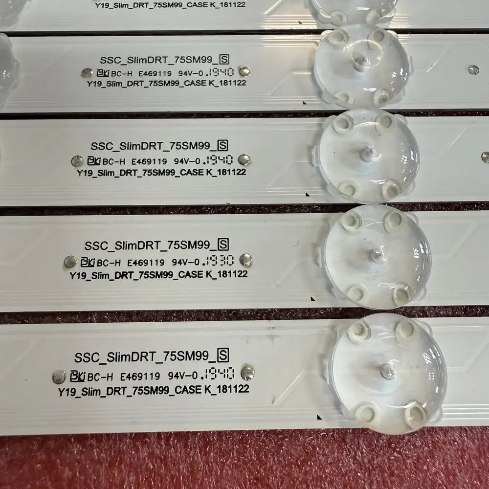 bande led blanche moderne fixation connecteur électrique 700mm opaques aluminium