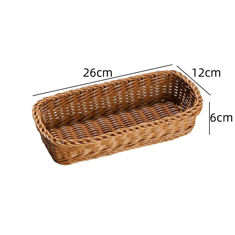 panier rectangulaire tressé marron clair rangement fourchettes cuillères baguettes ménager durable faux rotin