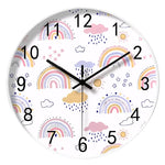 horloge murale moderne enfants chiffres colorés fond blanc cadre argenté silencieuse salon chambre