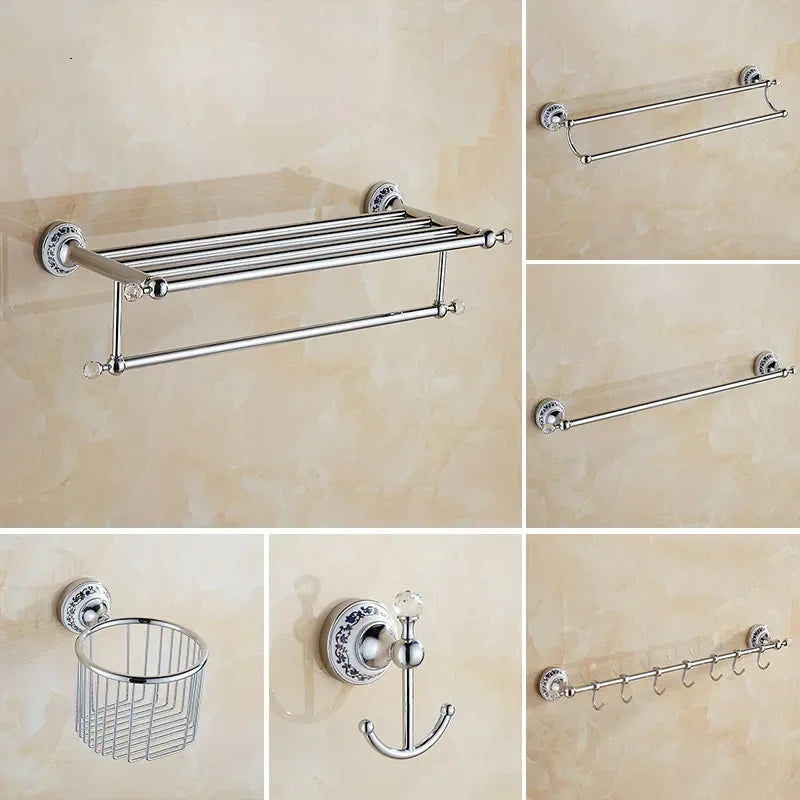 accessoires salle bain chrome moderne élégants porte papier porte serviettes porte sèche cheveux panier
